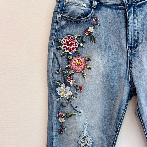 🌸 US 10 Quiz Embroidered Floral Skinny Jeans | Luxuriously Soft Boho Denim 🌸 - Picture 4 of 11